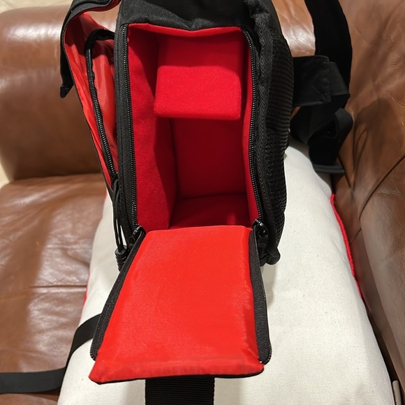 CADEN SLING CAMERA BAG - Picture 3 of 10